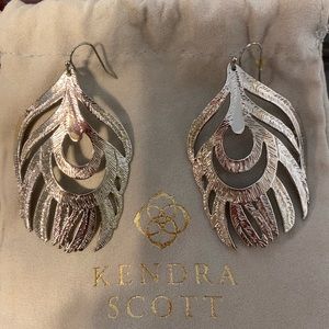 Kendra Scott Jewelry - Kendra Scott Karina feather earrings EUC Kendra Scott Jewelry - Kendra Scott Karina feather earrings EUC